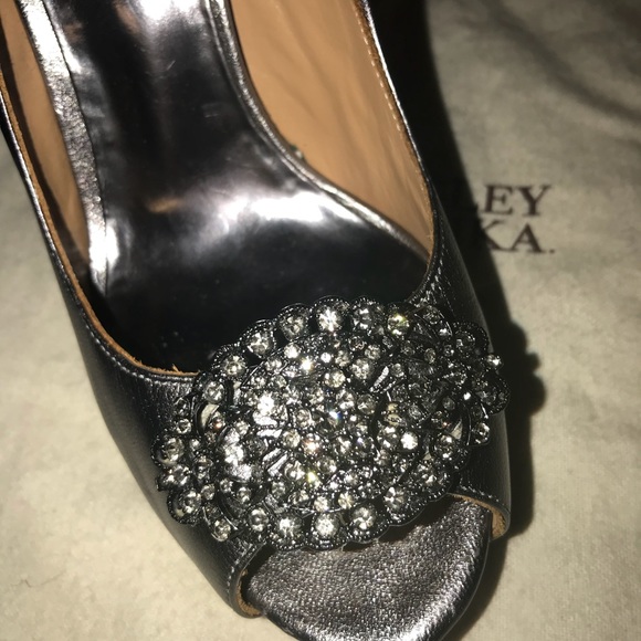 Badgley Mischka peep toe embellished heels - Picture 4 of 7